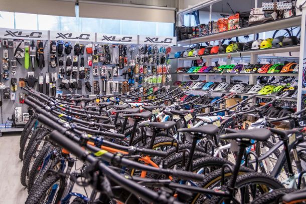 JuMa Zweiräder Glattbach Aschaffenburg - In unserem Verkaufsraum finden Sie eine große Auswahl an Rädern und Zubehör