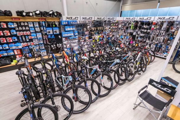 JuMa Zweir&auml;der Glattbach Aschaffenburg - In unserem Verkaufsraum finden Sie eine gro&szlig;e Auswahl an R&auml;dern und Zubeh&ouml;r