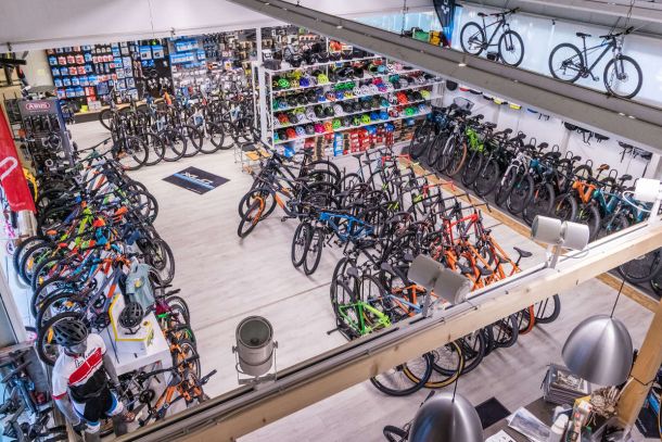 JuMa Zweir&auml;der Glattbach Aschaffenburg - In unserem Verkaufsraum finden Sie eine gro&szlig;e Auswahl an R&auml;dern und Zubeh&ouml;r