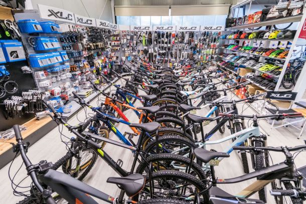 JuMa Zweir&auml;der Glattbach Aschaffenburg - In unserem Verkaufsraum finden Sie eine gro&szlig;e Auswahl an R&auml;dern und Zubeh&ouml;r