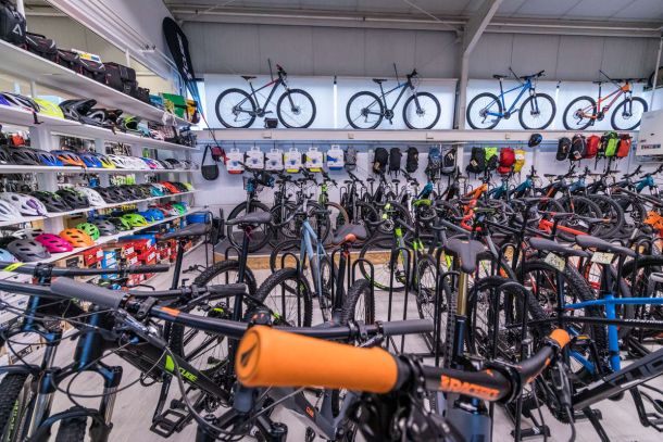 JuMa Zweir&auml;der Glattbach Aschaffenburg - In unserem Verkaufsraum finden Sie eine gro&szlig;e Auswahl an R&auml;dern und Zubeh&ouml;r