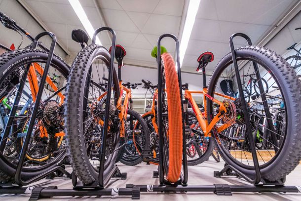 JuMa Zweir&auml;der Glattbach Aschaffenburg - In unserem Verkaufsraum finden Sie eine gro&szlig;e Auswahl an R&auml;dern und Zubeh&ouml;r